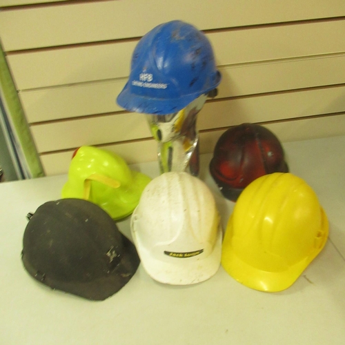 114 - Construction worker/builder type hard hats (6)