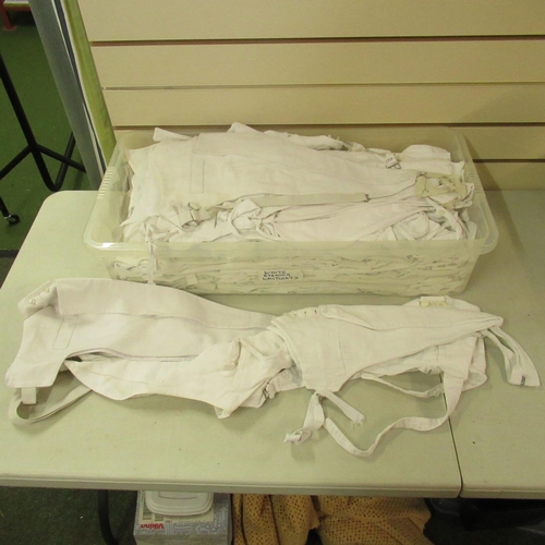 53 - Men's white evening waistcoats, approx. 50 (1 box)
