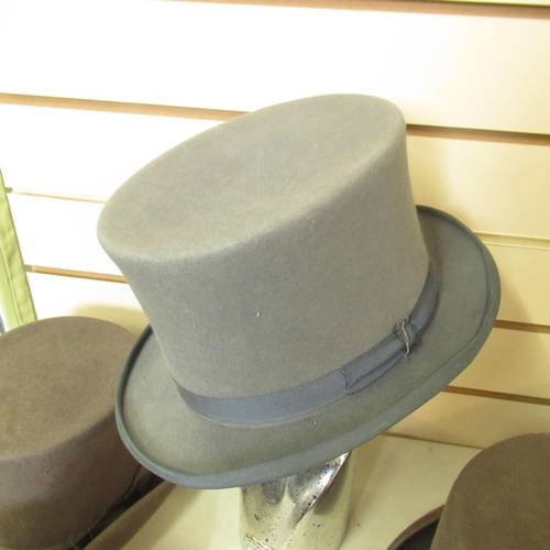 90 - Top hats in various shades of grey (5)