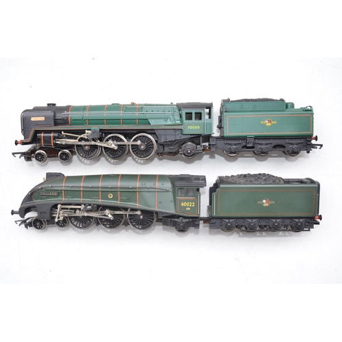 116 - Two Hornby OO gauge electric locomotive models, R063 BR Britannia and R350 A4 Mallard, both in good ... 