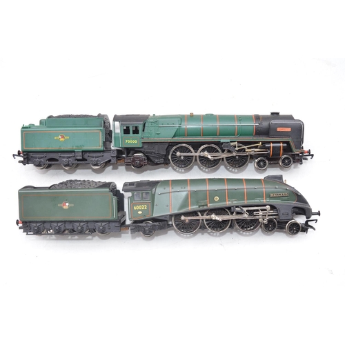 116 - Two Hornby OO gauge electric locomotive models, R063 BR Britannia and R350 A4 Mallard, both in good ... 