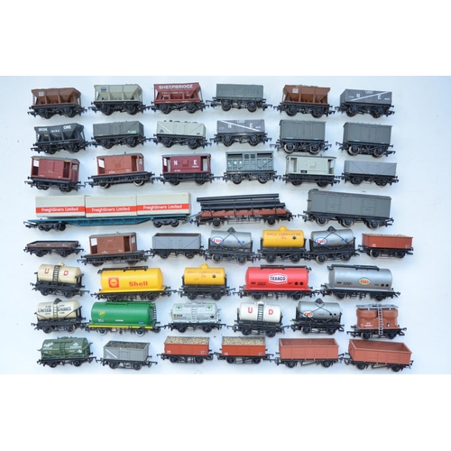 124 - Large collection of used OO gauge goods wagons (45)