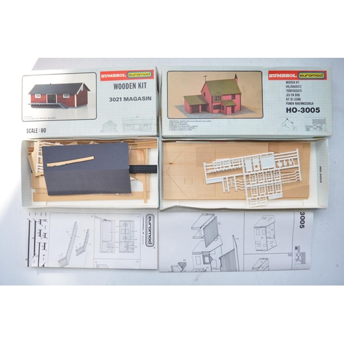 126 - Collection of Hornby/Hornby Tri-ang catalogues, Hornby R739 75 Ton Breakdown Crane and R127 Operatin... 