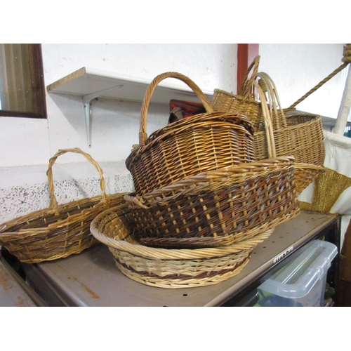 1114 - Collection of wicker baskets