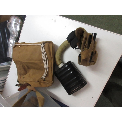 1129 - Reproduction WWI gas masks (2) and canvas bags