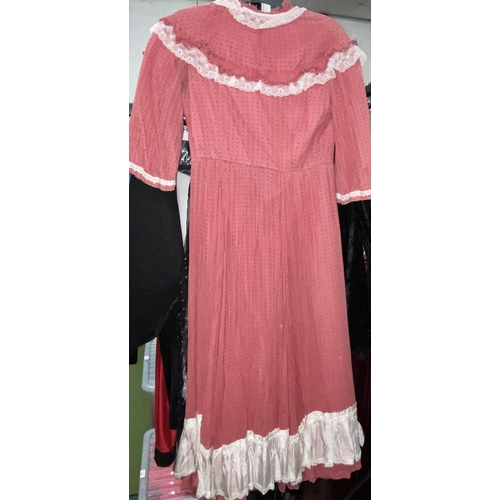 586 - Women's Victorian style day dresses, approx. 21