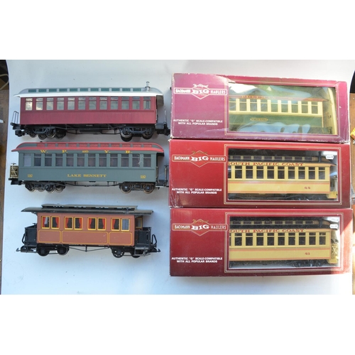 209 - Five G gauge Bachmann passenger coaches, 3 boxed incl. Pullman Gladiolus coach in good used conditio... 