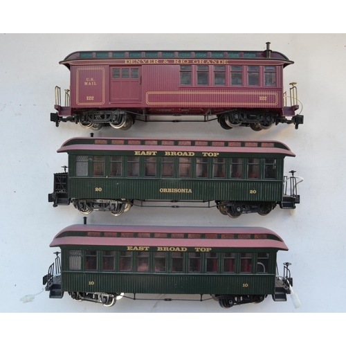 211 - Three Bachmann G gauge passenger coaches with internal electrics. Good overall condition, some colou... 