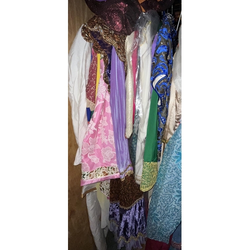 1081 - Aladdin - Women's Asian/Middle Eastern dresses etc. approx.15