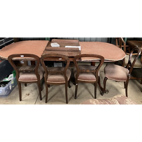 489 - Georgian style mahogany twin pillar extending dining table, W284cm D106 H77cm max and a set of 4 Vic... 