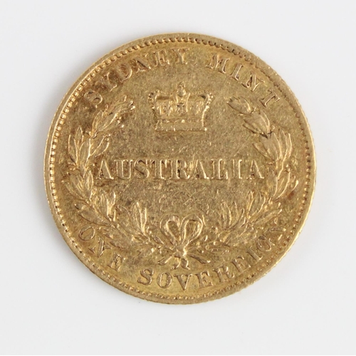 906 - Victorian 1870 Australian gold sovereign, reverse with wreath and crown, Sydney mint upper legend, O... 