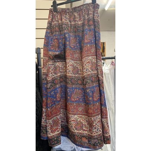 784 - Women's skirts, various sizes, colour and prints, approx. 35