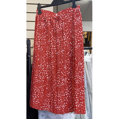 785 - Women's skirts, various sizes, colour and prints, approx. 44