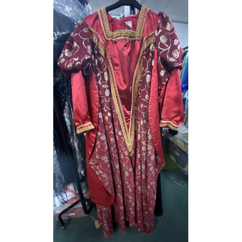 533 - Women's mediaeval style costume dresses, various colours, styles and sizes, approx. 22