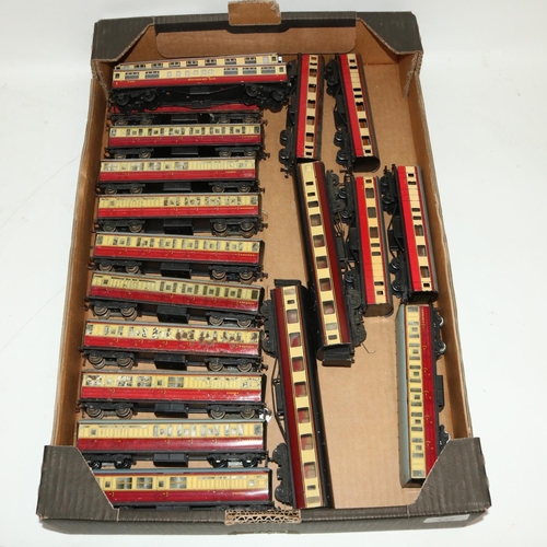 132 - Eleven Hornby Meccano 00 gauge ex LNER car mine and cream teak coaches, 4 TTR car mine and cream coa... 