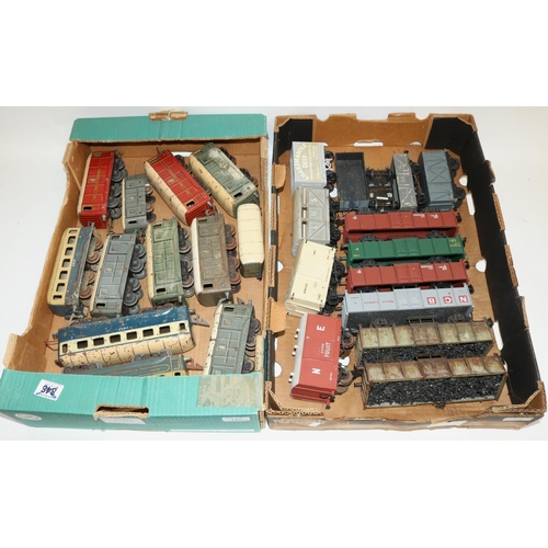 145 - J.E.P. 0 gauge tin plate mixed rolling stock and Riverossi 0 gauge rolling stock (2 boxes)