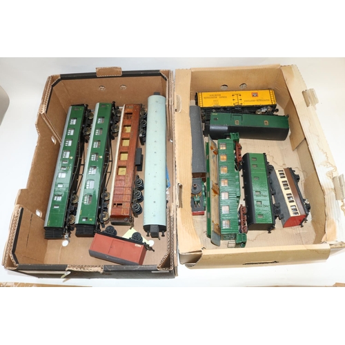 155 - BR Southern Region malachite green O gauge coaches, LNER teak O gauge coach, other O gauge rolling s... 