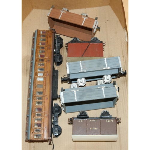 156 - Kit built O gauge Great Central teak composite coach, open wagons, twin bogey flat wagons, other O g... 