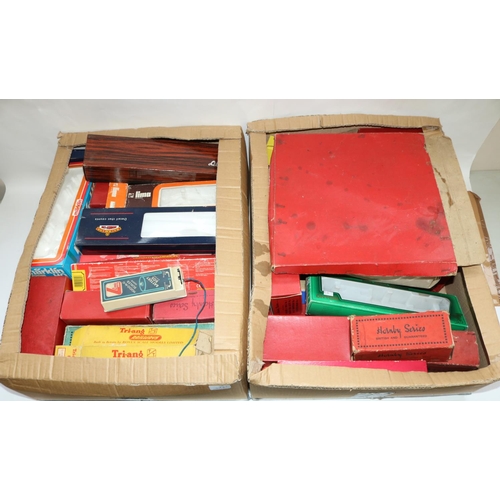 172 - Vintage Hornby O gauge accessory boxes, Lima O gauge rolling stock boxes, selection of other vintage... 