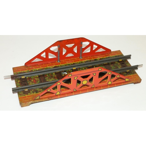 174 - Six Mettoy Railways O gauge tin plate railway bridges in original boxes (6)