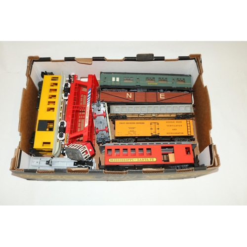 177 - Two Lionel Lines O gauge tinplate closed panel wagons 