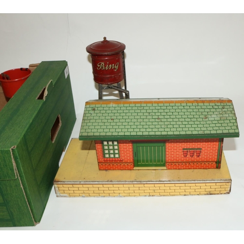 183 - Hornby O gauge tinplate level crossing in original box, matching single arm signal, 2 water towers a... 