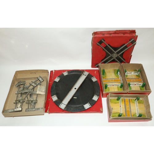 185 - Hornby O gauge boxed tinplate turntable no.2, boxed Hornby O gauge right and left hand points, cross... 