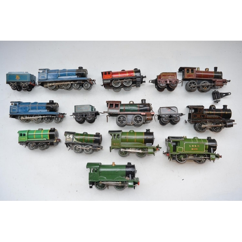 237 - Collection of vintage O gauge clockwork steam train models from Hornby, Chad Valley, Fleischmann etc... 