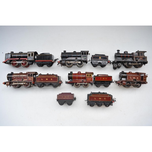 238 - Collection of vintage O gauge clockwork steam trains and tenders, mostly Hornby. No keys