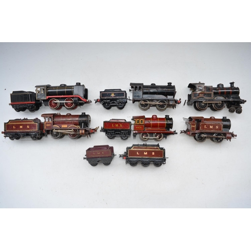 238 - Collection of vintage O gauge clockwork steam trains and tenders, mostly Hornby. No keys