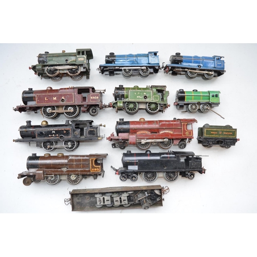 241 - Collection of vintage O gauge clockwork train models from Hornby and Chad Valley for spares and repa... 