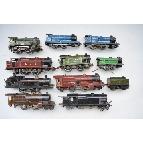 241 - Collection of vintage O gauge clockwork train models from Hornby and Chad Valley for spares and repa... 