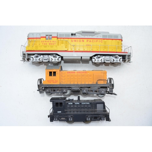 245 - Atlas O gauge Union Pacific GP-9 O gauge electric train model (damaged railings) and 2 other 3 rail ... 