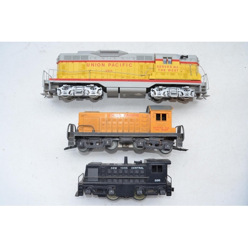 245 - Atlas O gauge Union Pacific GP-9 O gauge electric train model (damaged railings) and 2 other 3 rail ... 