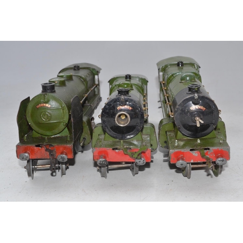 226 - Vintage Hornby O gauge clockwork Flying Scotsman model steam train (and another body only for spares... 