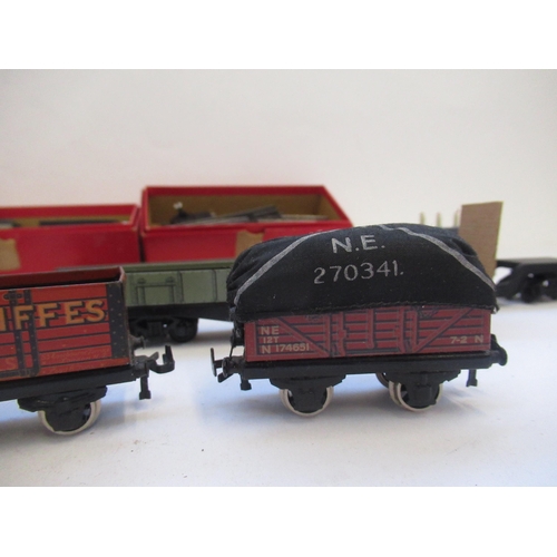 337 - Trix 676 Bogie High Capacity Wagon, Other Trix Rolling Stock Track, Assosiated Trix boxes