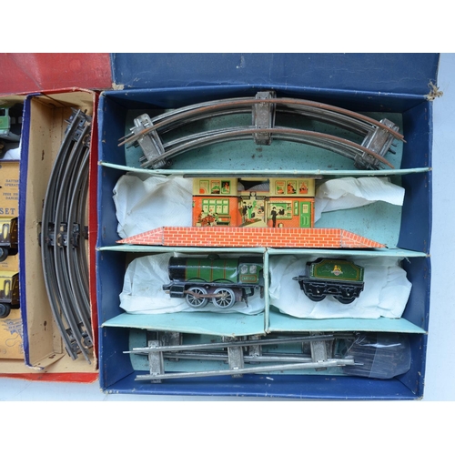 328 - Two vintage O gauge train sets, a tinplate Hornby clockwork set (no key) with a 0-4-0 loco and tende... 