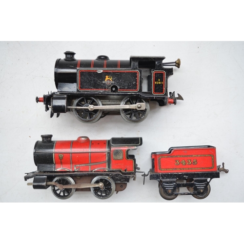 330 - Two boxed vintage Hornby clockwork train sets to include 2x 0-4-0 locos, BR black Type 40 (in workin... 