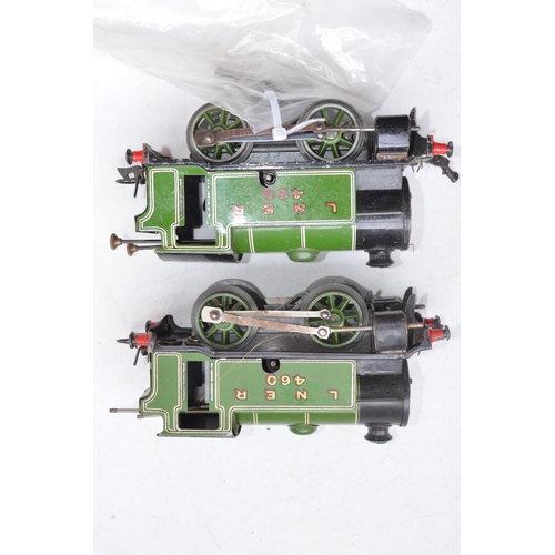 331 - Two boxed Hornby O gauge clockwork train sets with 0-4-0 LNER 460 tank engines, one key between the ... 