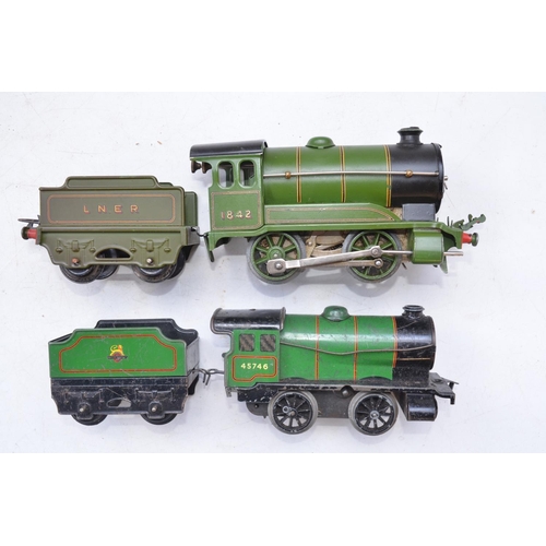 332 - Hornby tinplate clockwork passenger train set No 501 with 0-4-0 loco and tender (train runs very wel... 