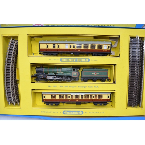 336 - Two Hornby Dublo electric train sets, set 2006 0-6-0 BR green tank engine with 3 goods wagons and ex... 