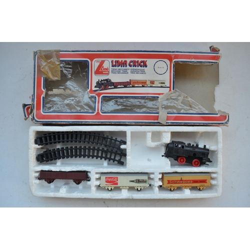 341 - OO gauge 3 rail electric Trix Twin Cadet Railway set with 0-4-0 BR black tank engine, a collection o... 