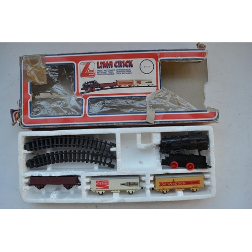 341 - OO gauge 3 rail electric Trix Twin Cadet Railway set with 0-4-0 BR black tank engine, a collection o... 