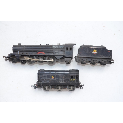 343 - Tri-ang OO gauge Princess Elizabeth plastic bodied electric loco with tender in BR black livery set ... 