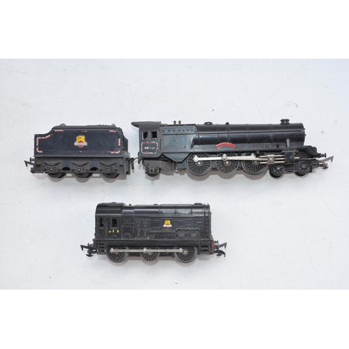 343 - Tri-ang OO gauge Princess Elizabeth plastic bodied electric loco with tender in BR black livery set ... 