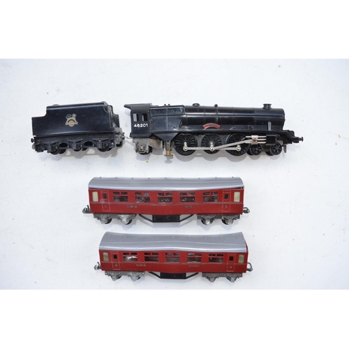 343 - Tri-ang OO gauge Princess Elizabeth plastic bodied electric loco with tender in BR black livery set ... 