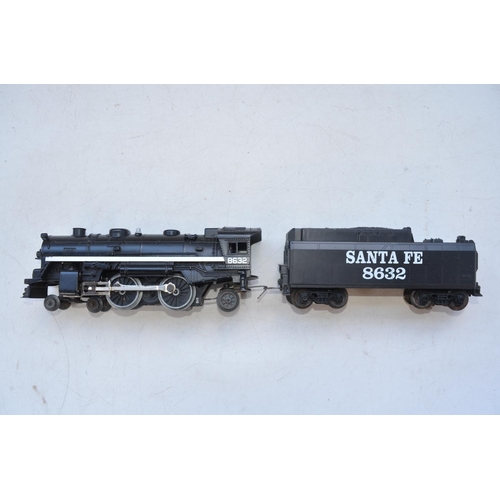 346 - Lionel Trains O gauge Santa Fe electric train set with track, wagons, vehicles, speed controller/tra... 