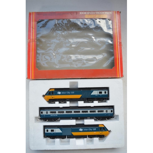 354 - Hornby OO gauge R332 High Speed Train Pack InterCity 125 with power car, dummy car and passenger coa... 