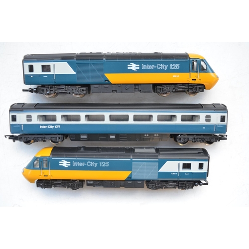 354 - Hornby OO gauge R332 High Speed Train Pack InterCity 125 with power car, dummy car and passenger coa... 