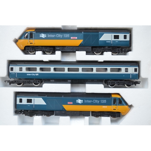 355 - Hornby OO gauge R332 High Speed Train Pack InterCity 125 with power car, dummy car and passenger coa... 